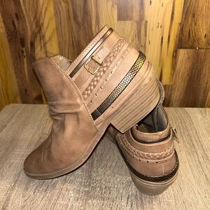 Gold Detail Light Brown Ankle Boots